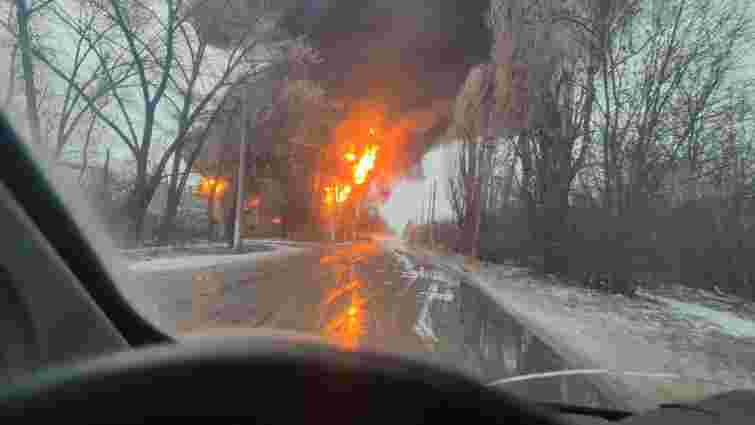 В окупованій Макіївці влучили у нафтобазу росіян, спалахнула велика пожежа