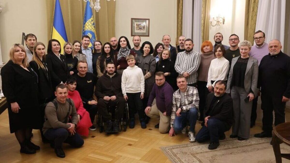 Міськрада і волонтери Львова просять президента підписати важливі для ЗСУ закони
