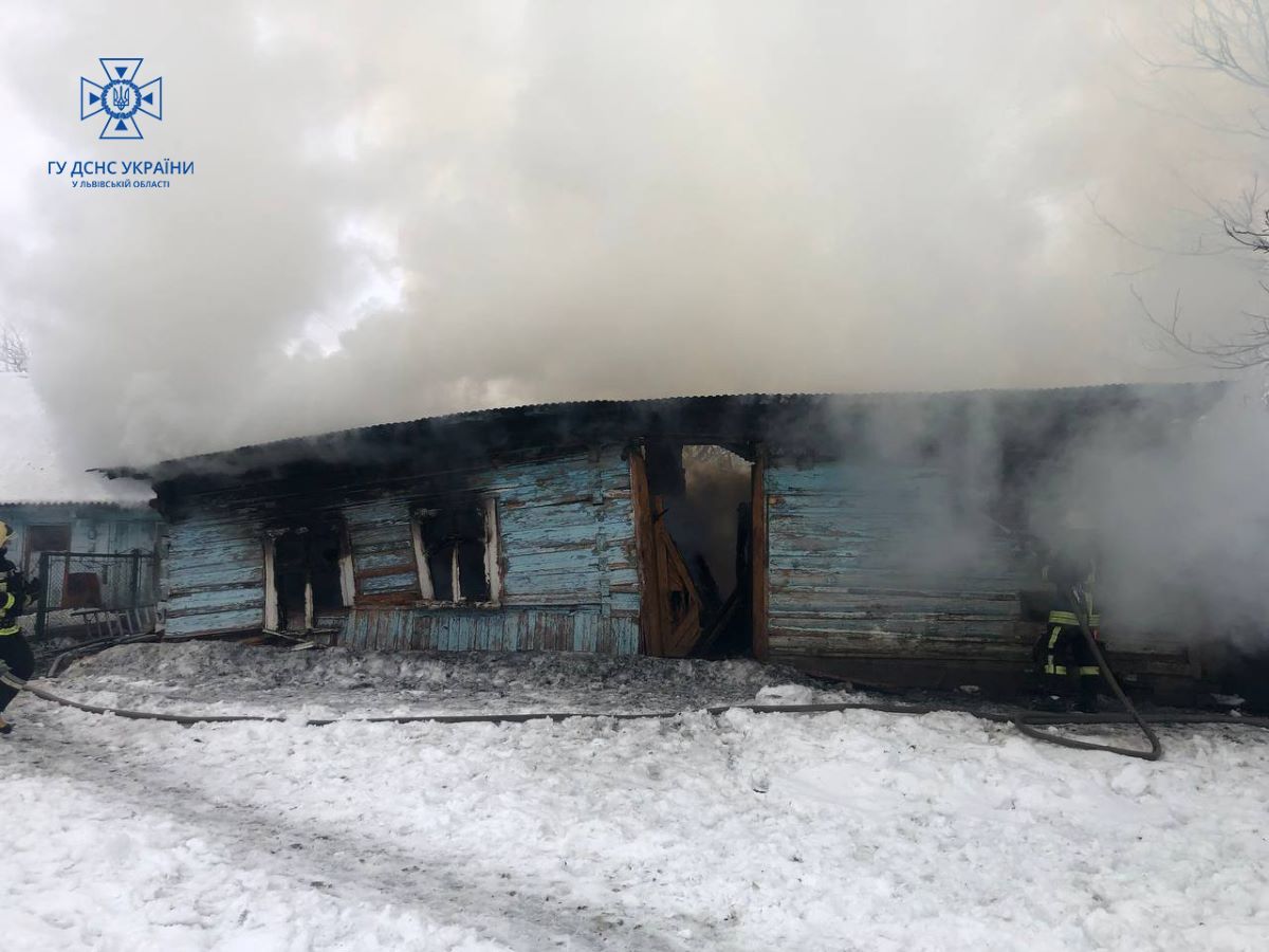 На Львівщині внаслідок пожежі в дерев'яному будинку загинув 68-річний чоловік