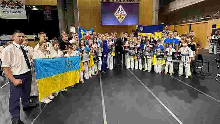 Дві школярки з Львівщини здобули золото на Кубку Європи з кіокушин карате