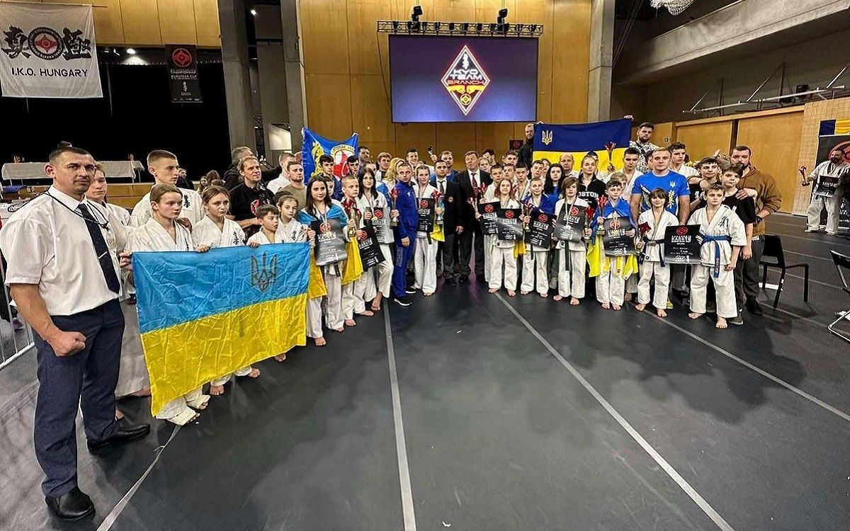 Дві школярки з Львівщини здобули золото на Кубку Європи з кіокушин карате