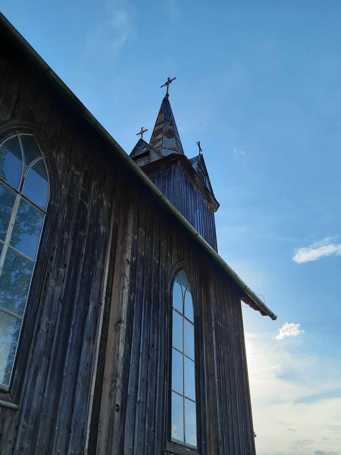 Шпиляста вежа