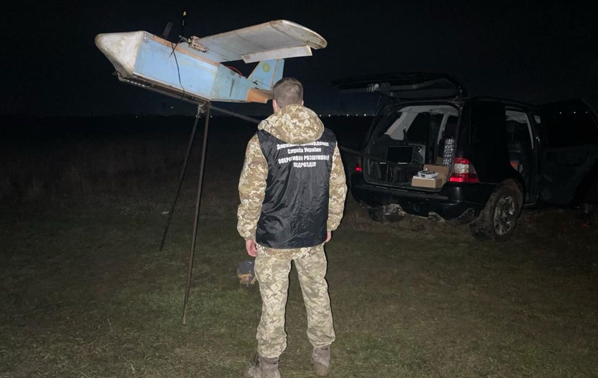 На Закарпатті прикордонники знайшли саморобний літак контрабандистів