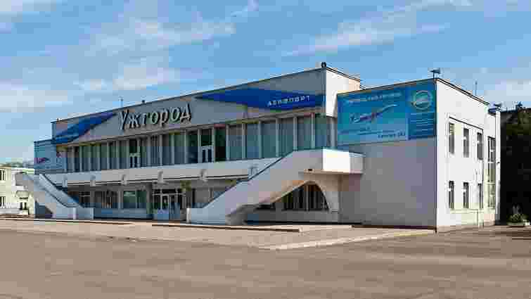 В Ужгороді судять екс-чиновницю, через яку у приватну власність перевели 95 га землі аеропорту