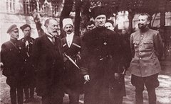 Граблі та привиди минулого