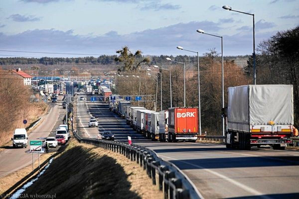 Суд дозволив польським перевізникам знову заблокувати пункт пропуску «Дорогуськ – Ягодин»