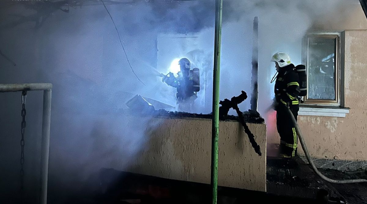Уночі двоє чоловіків загинули в пожежах приватних будинків біля Львова