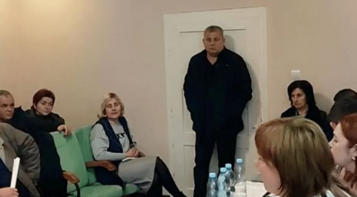 Депутат сільради на Закарпатті, який підірвав гранати під час засідання, отримав підозру