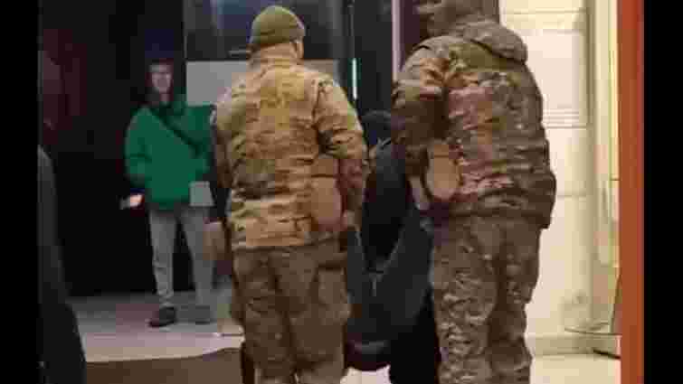 Поліція пояснила спільне з військовими затримання чоловіка у Львові