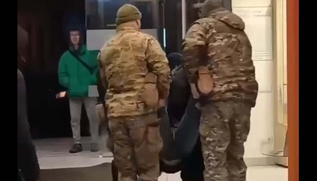 Поліція пояснила спільне з військовими затримання чоловіка у Львові