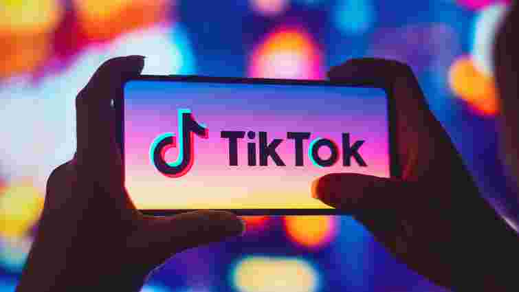 Суд оштрафував прикарпатку, яка кинула смартфон у голову дитині через коментар у TikTok