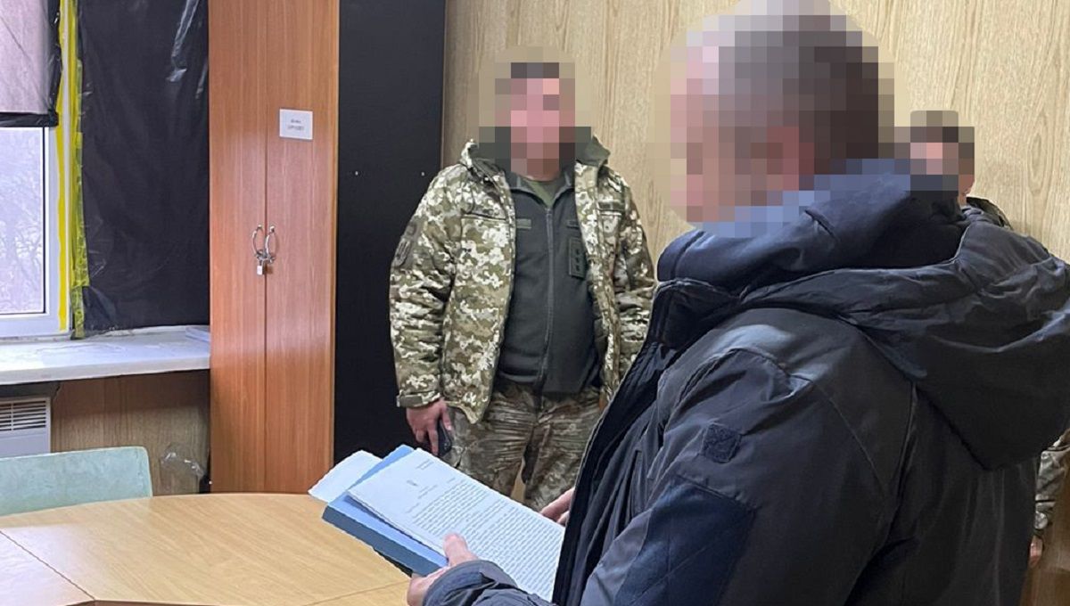Керівник одного з ТЦК Запоріжжя допоміг уникнути мобілізації 300 чоловікам