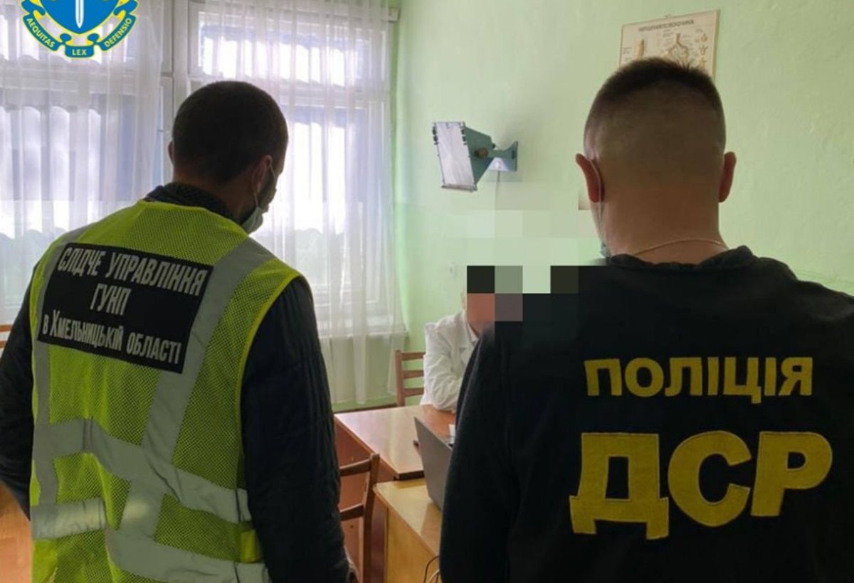 Голові Хмельницької МСЕК присудили 2 роки тюрми за отримання $700 хабара