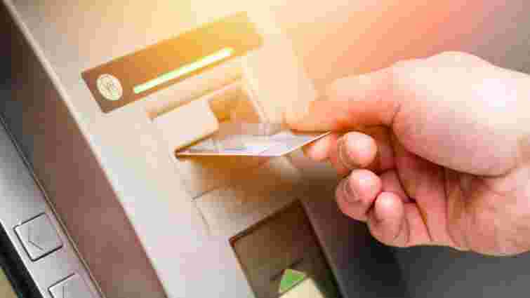 Прикарпатцю винесли вирок за поповнення банківської картки фальшивими євро
