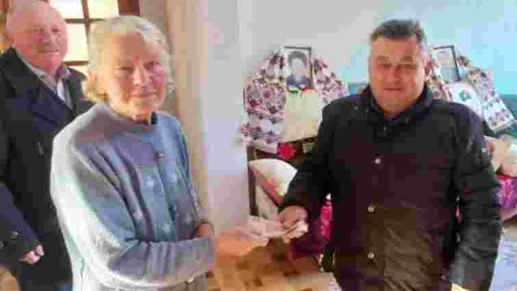 82-річна пенсіонерка з Прикарпаття купила дрон для бійців на Авдіївському напрямку