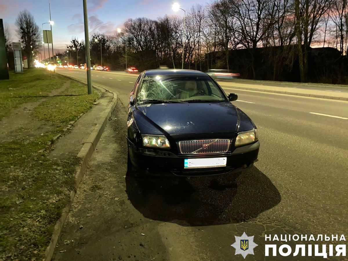 19-річний львівʼянин за кермом Volvo S80 на смерть збив пішохода
