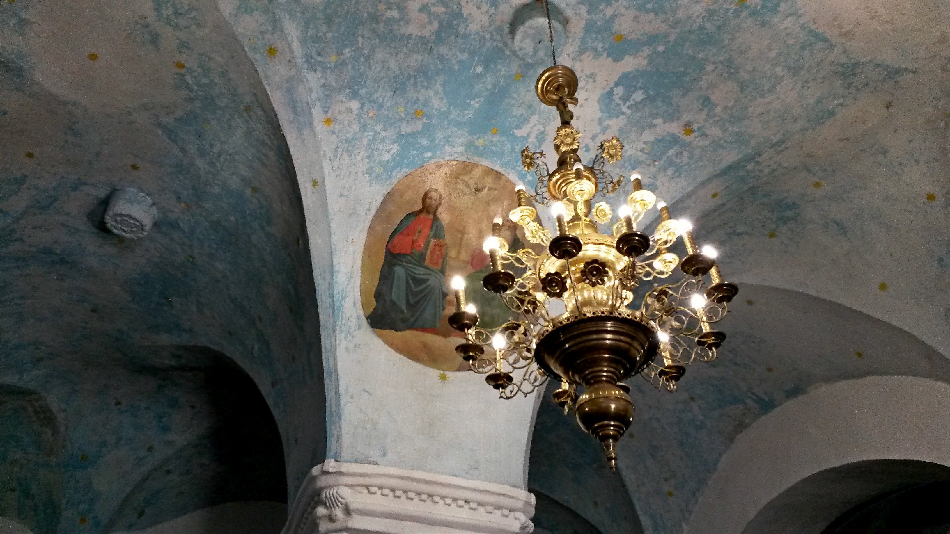 Інтер’єр церкви у Сутківцях (фото ZAXID.NET)