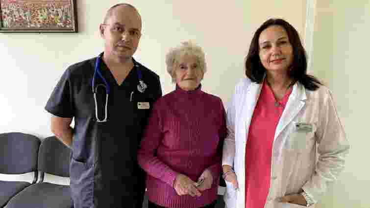 Львівські онкологи врятували 81-річну пацієнтку зі злоякісною пухлиною