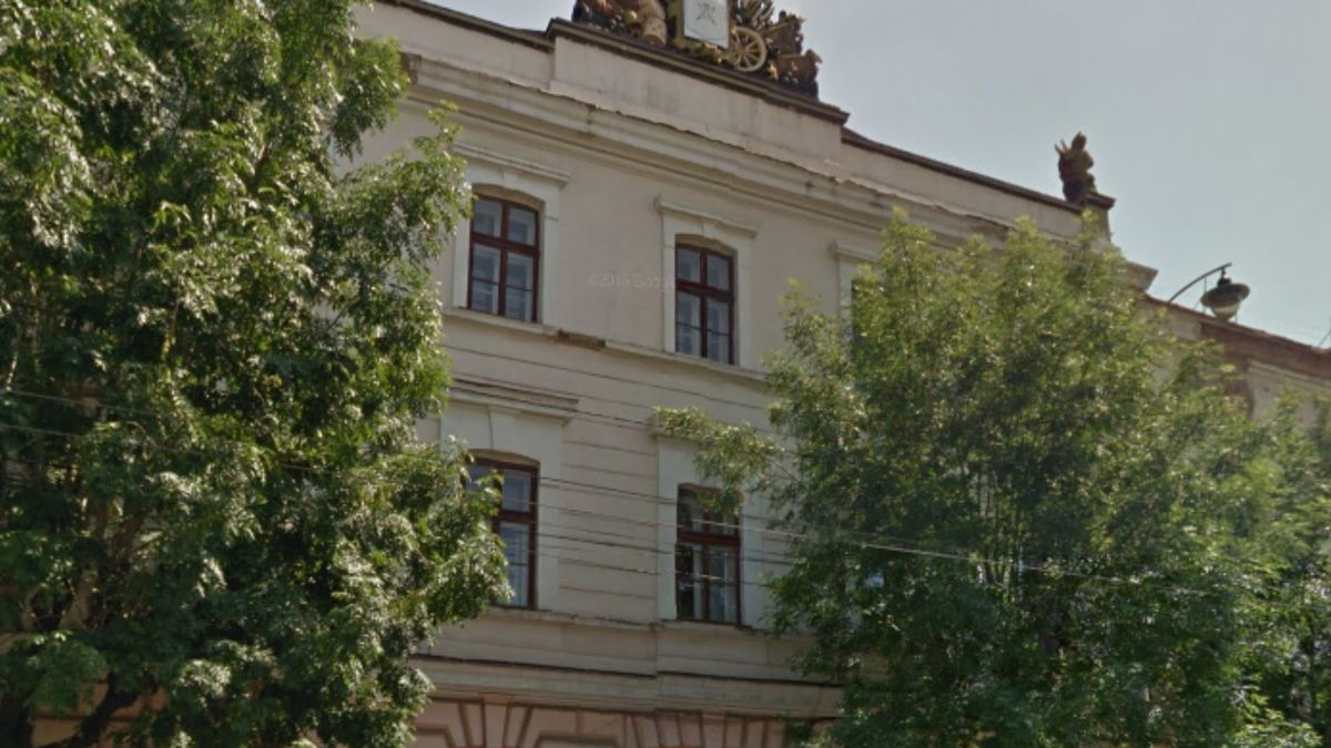 У Чернівцях з вікна будівлі ТЦК та СП вистрибнув 43-річний чоловік