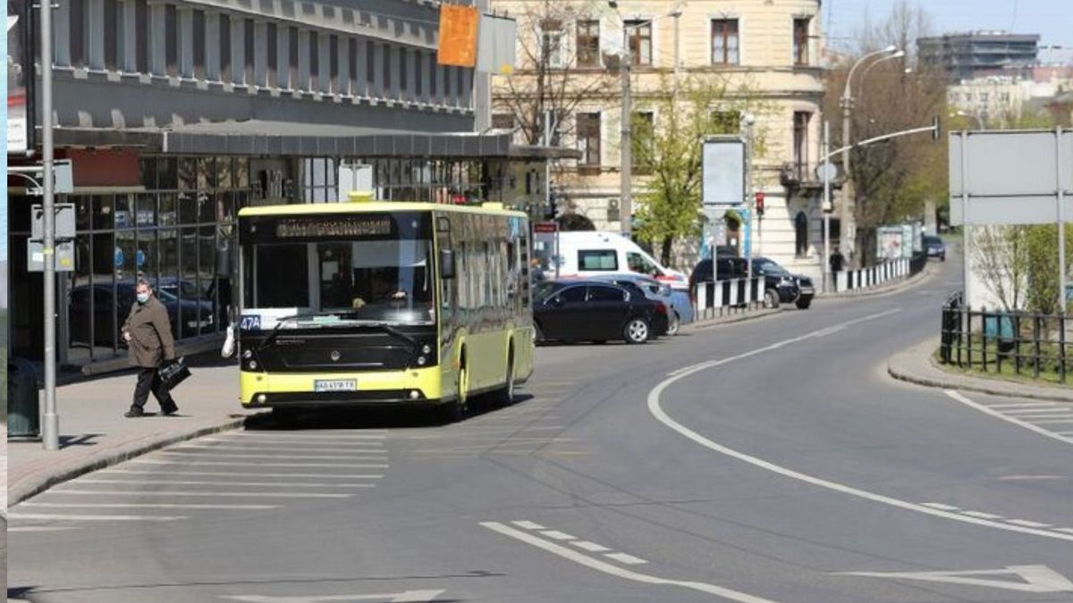Львівського водія позбавили премії через відмову відкрити пандус для пасажира з інвалідністю