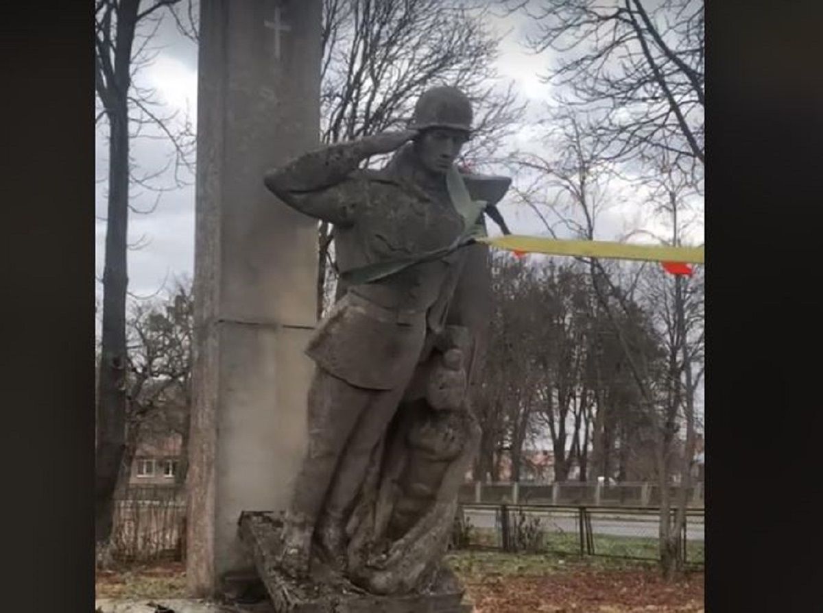 На Львівщині знесли останні чотири пам’ятники радянським солдатам