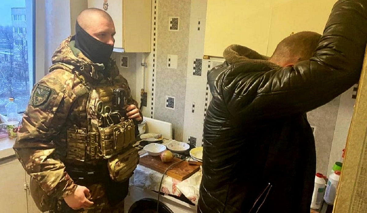 Спецпризначенці поліції затримали порушників, які під час тривоги запустили салют