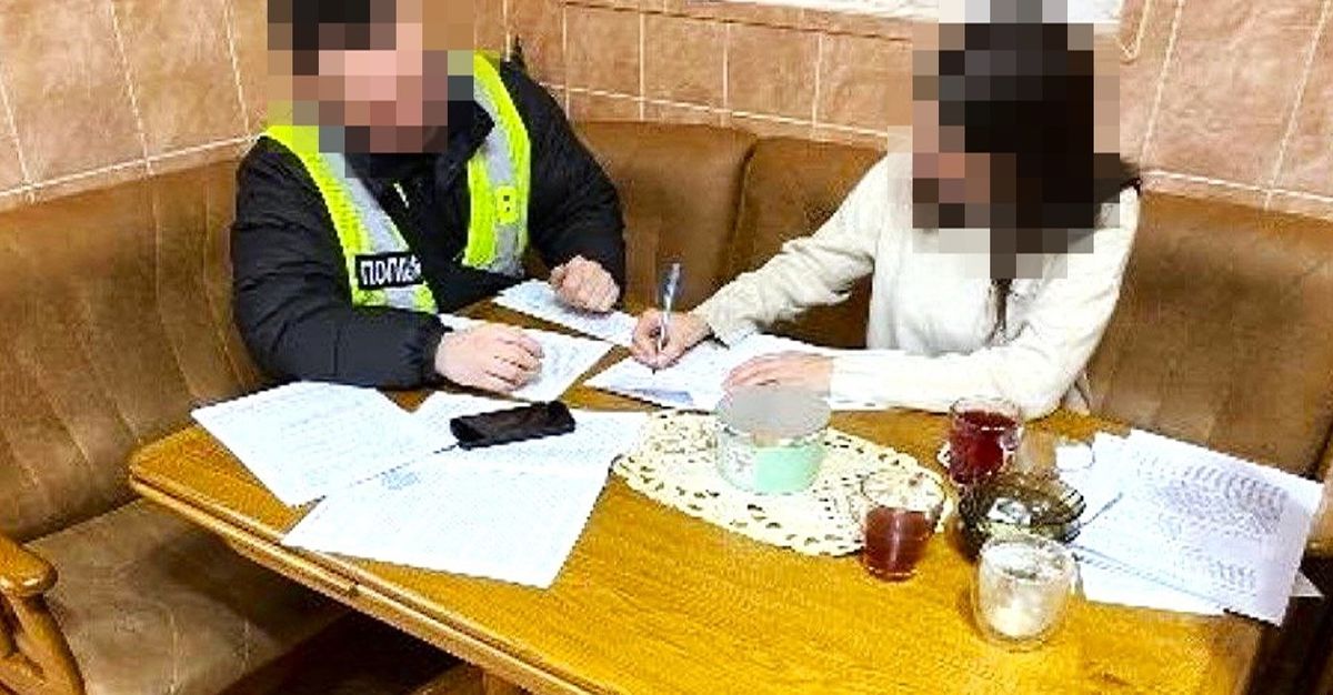 В Івано-Франківську арештували шахраїв з Буковини, які за фальшиву валюту скупляли iPhone
