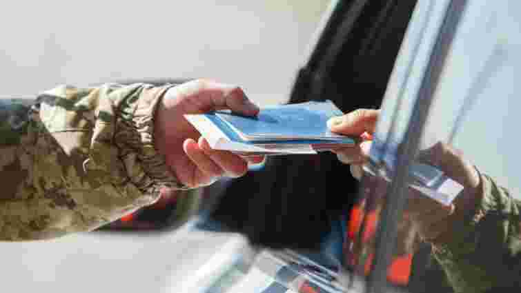 Директора львівської меблевої фірми затримали на кордоні з підробленими документами Директора львівської меблевої фірми затримали на кордоні з підробленими документами