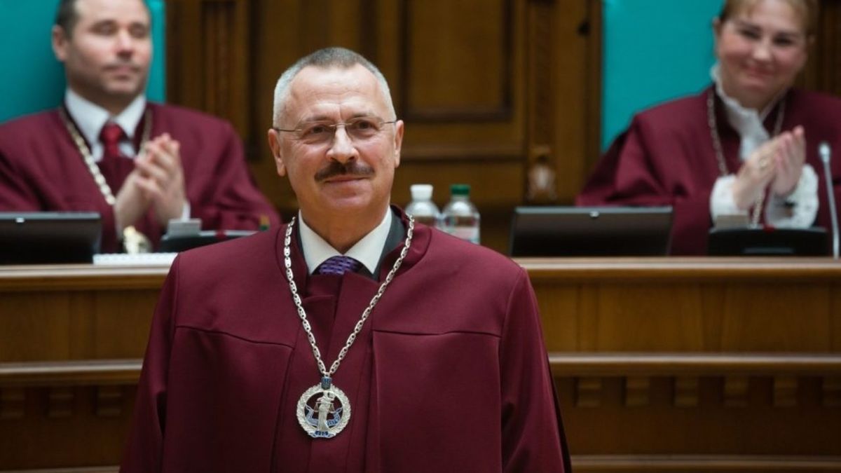 В. о. голови Конституційного суду Сергія Головатого внесуть до реєстру корупціонерів