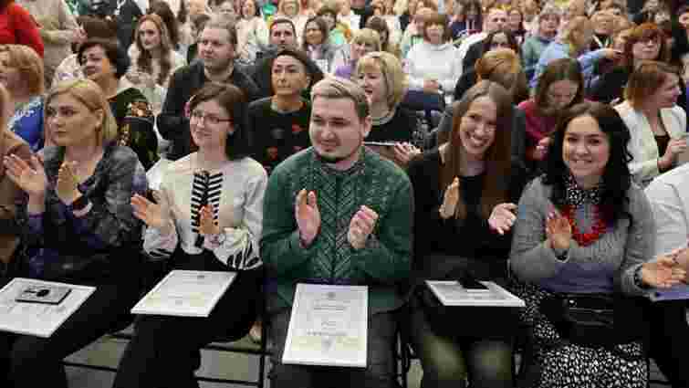 Міськрада відзначила 100 найкращих педагогів Львова преміями по 25 тис. грн