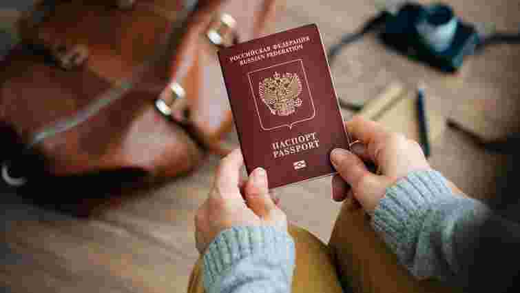 З Латвії планують депортувати понад 1000 громадян Росії