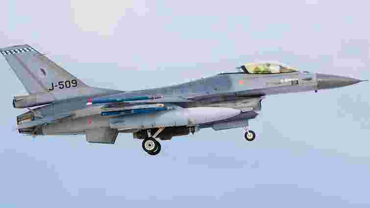 Українські пілоти завершать навчання на  F-16 до кінця 2024 року