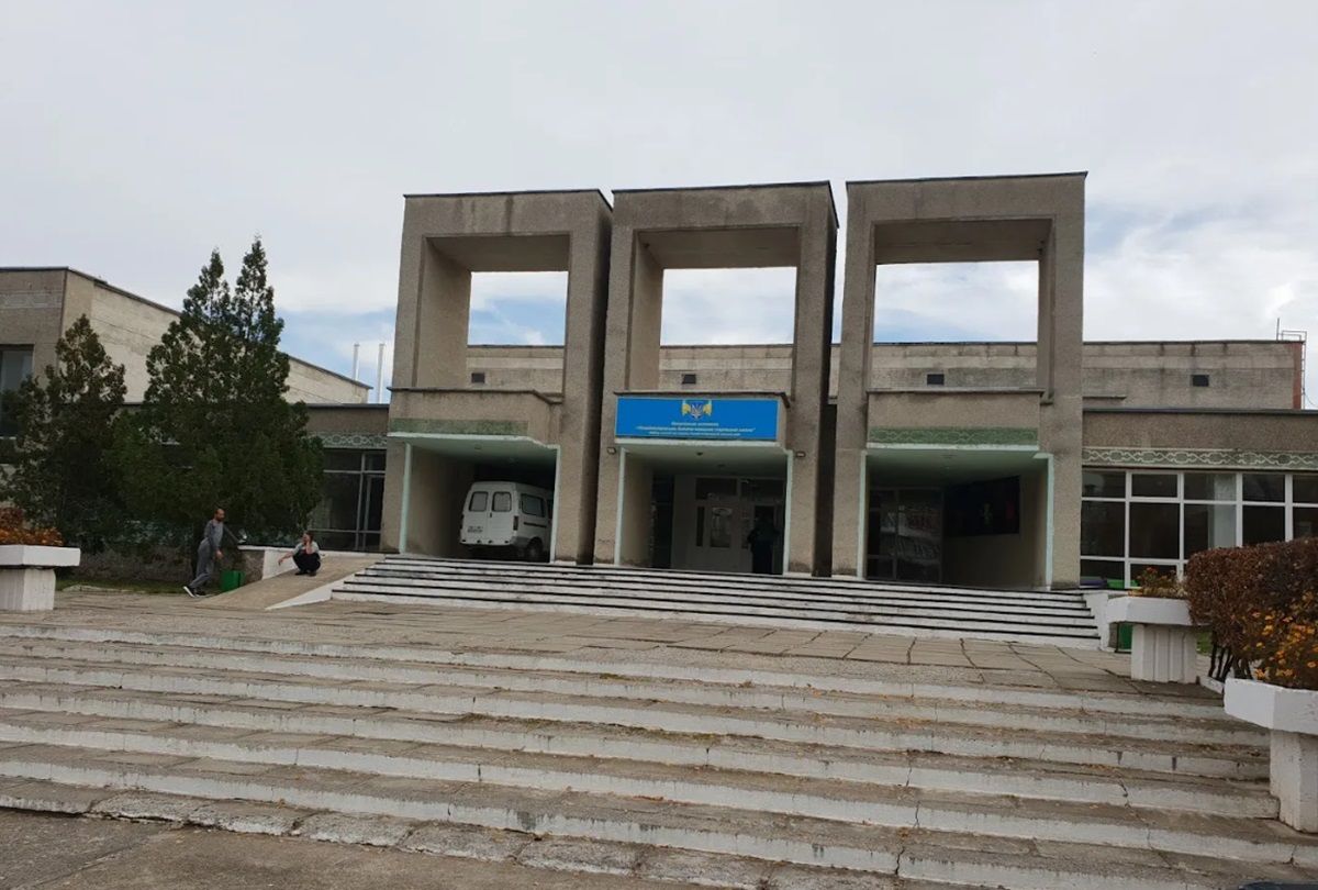 На Буковині чиновники погодили кошторис ремонту басейну в Новодністровську з переплатами 