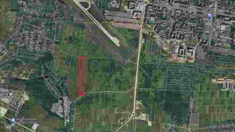 Чотири гектари біля львівського аеропорту продадуть за 61,7 тис. грн