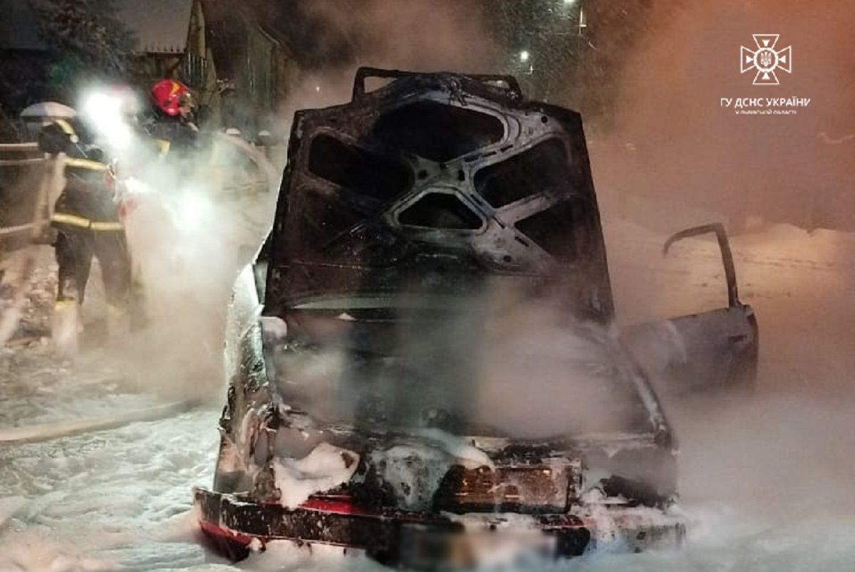 У Жовкві згорів автомобіль Audi, який загорівся під час руху