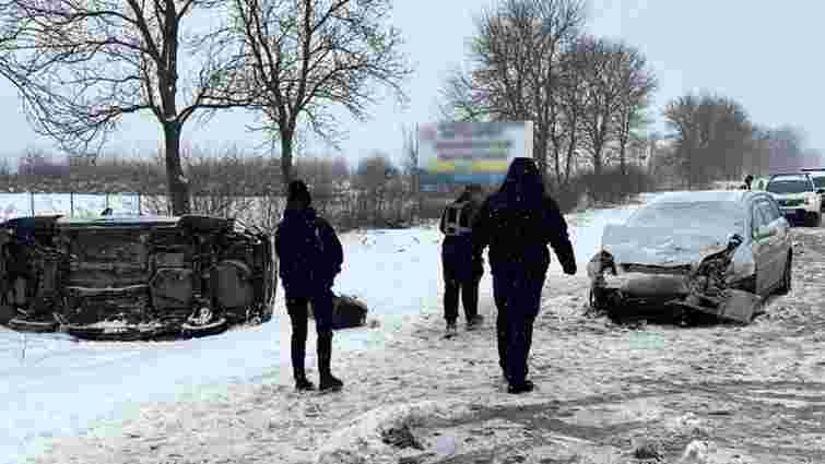 Семеро людей постраждали в ДТП двох легковиків на трасі Львів – Рава-Руська