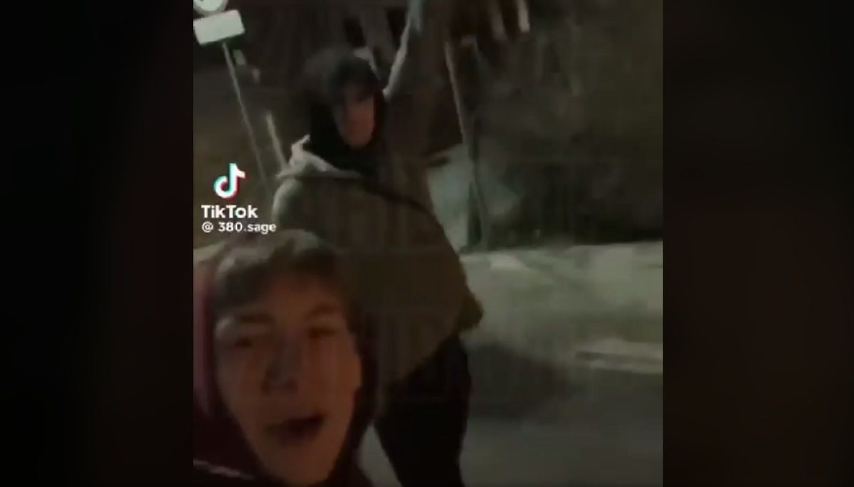 Після відео у TikTok поліцейські покарали підлітка з Винників за стрілянину