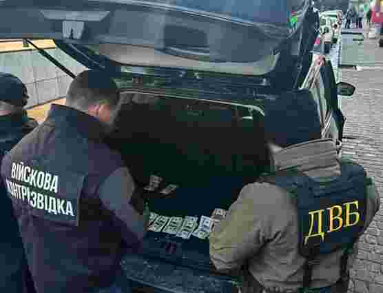 На Тернопільщині затримали три групи організаторів поїздок ухилянтів за кордон
