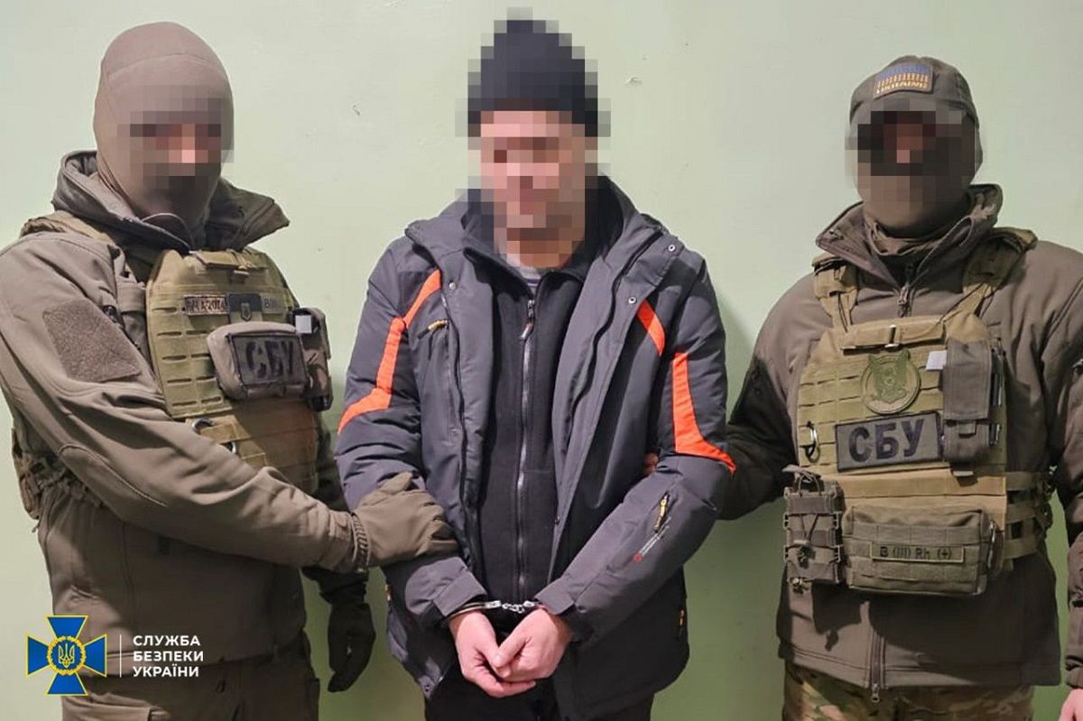 На Запоріжжі колишній посадовець управління МВС вистежував для росіян оборонні заводи