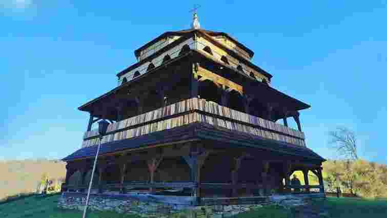 Ясениця-Замкова: бойківська дзвіниця з дерев’яними галереями і музеєм