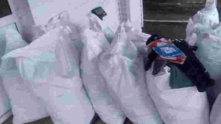 Поляк намагався ввезти в Україну 280 кг одягу під виглядом гуманітарної допомоги
