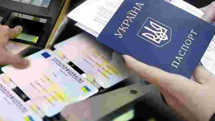 МВС розповіло, скільки паспортних документів оформили українці за кордоном у 2023 році