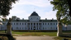 Маєток у Качанівці: козацька колекція як місце натхнення митців