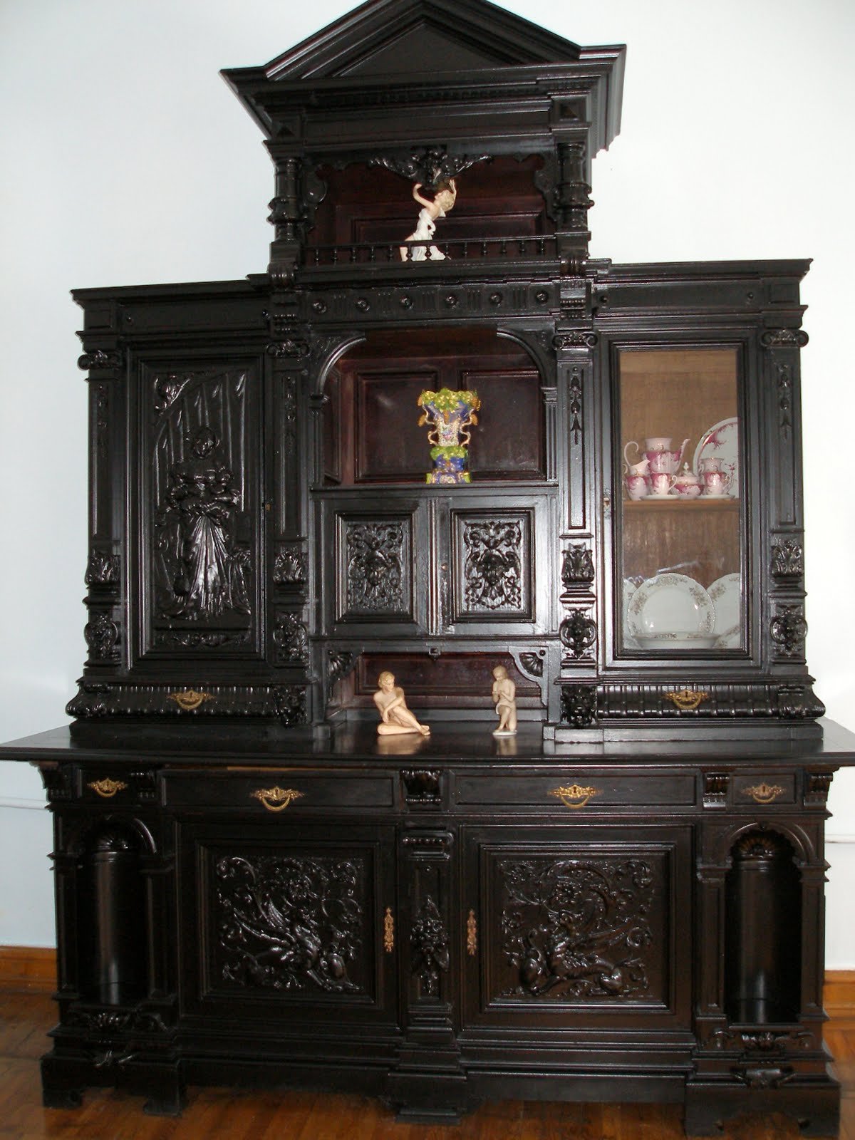 Меблі у музеї зібрані з інших місць (фото ZAXID.NET)