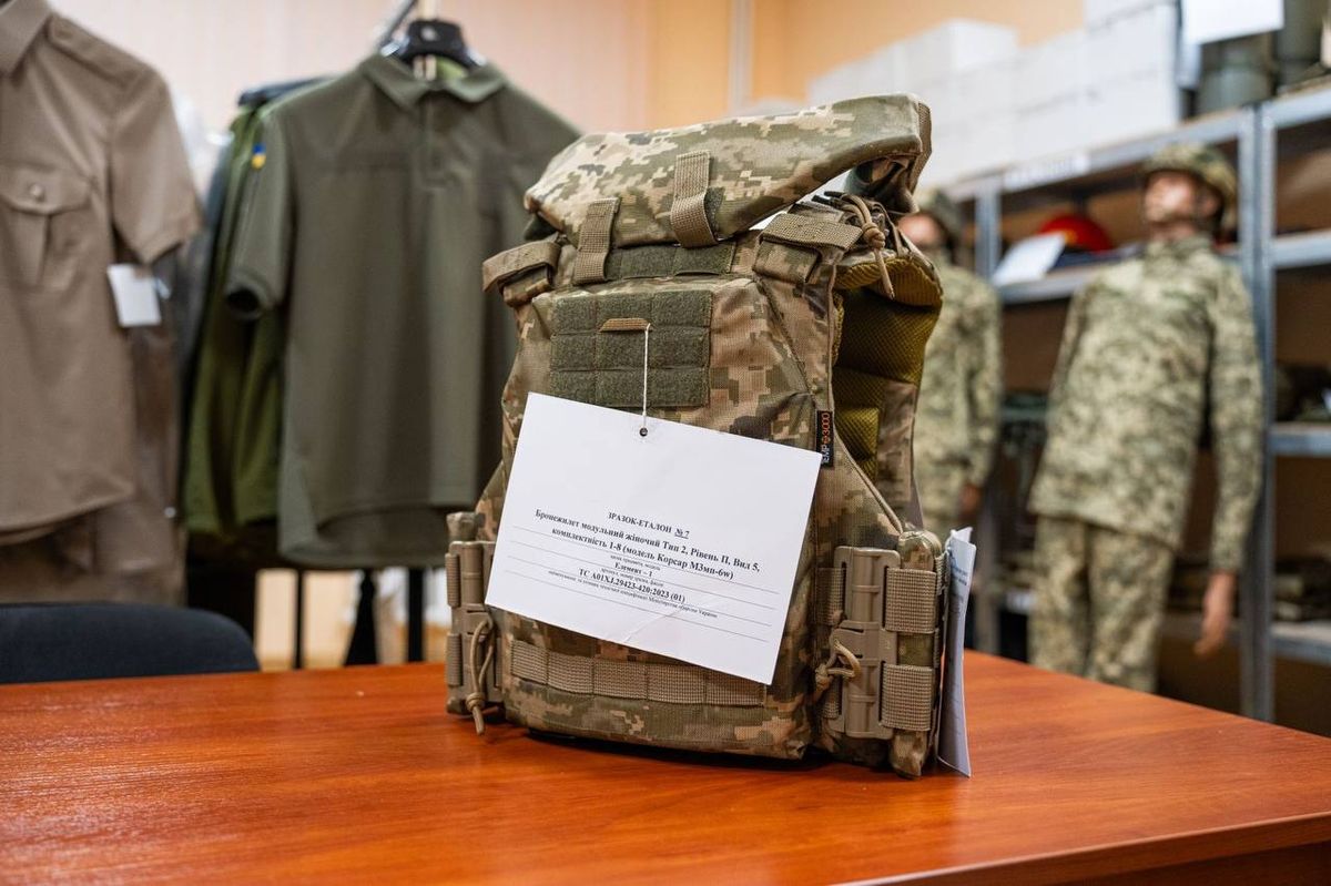 Міноборони затвердило другий зразок бронежилета для жінок