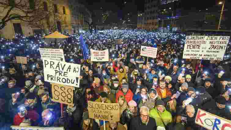 У Словаччині пройшли масові протести проти уряду проросійського премʼєра