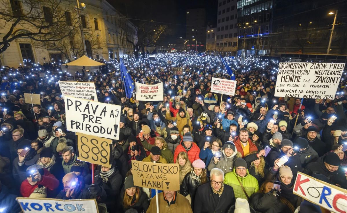 У Словаччині пройшли масові протести проти уряду проросійського премʼєра