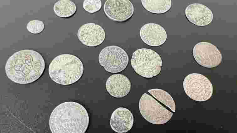 Волинському музею передали колекцію вилучених на кордоні старовинних монет