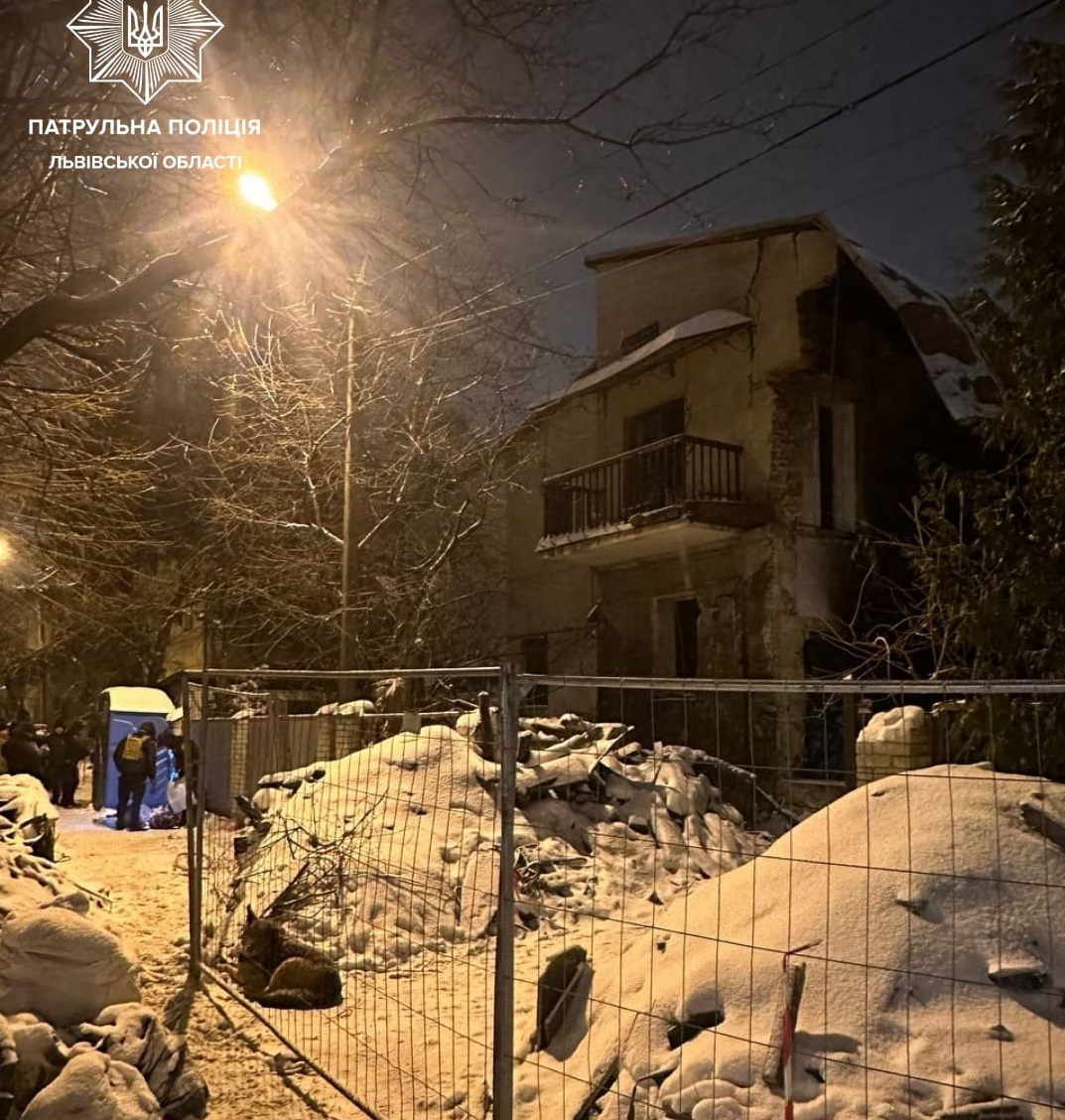 Після вибуху пошкоджений будинок на вул. Княгині Ольги обгородили парканом