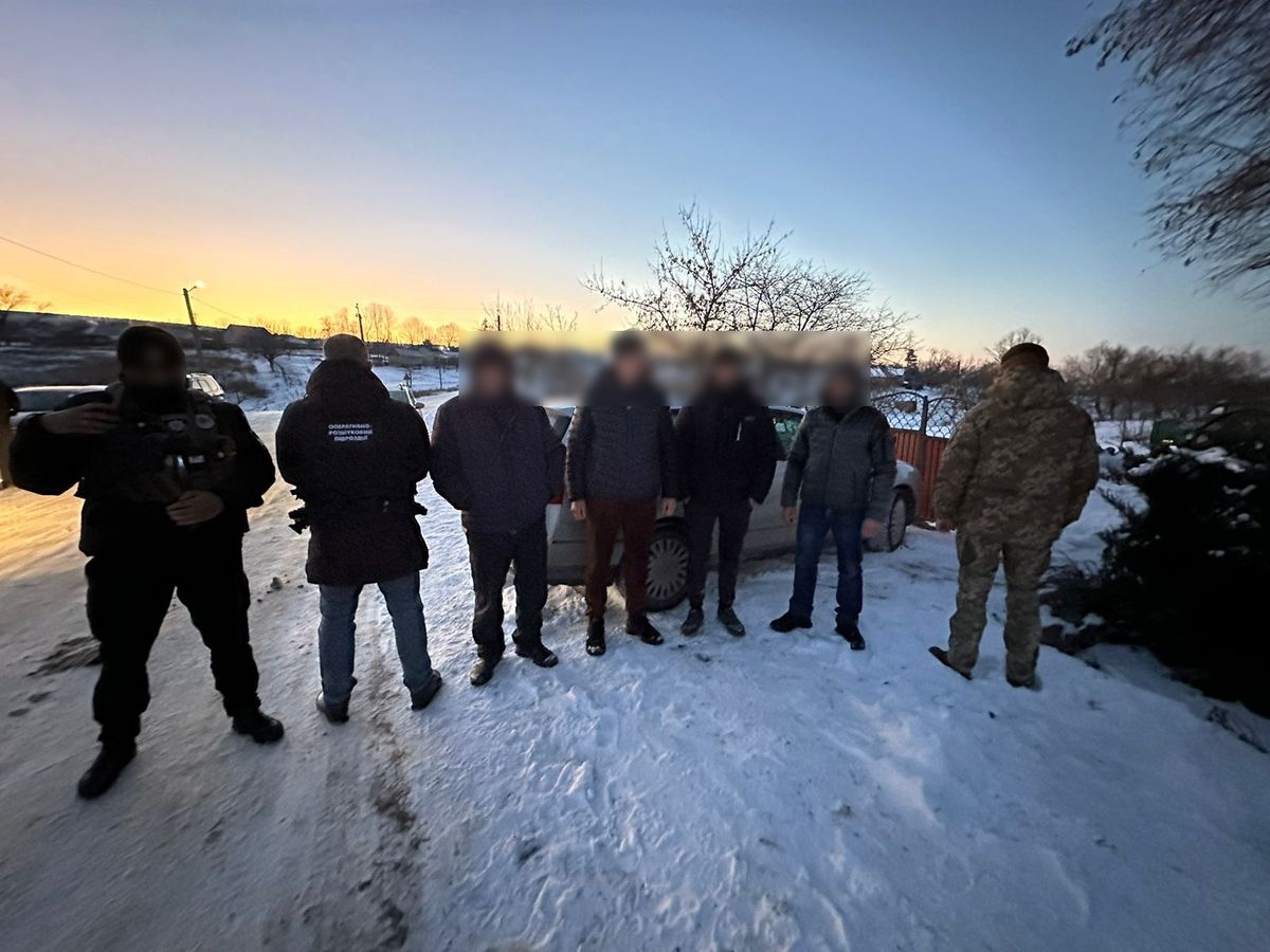 Троє харків'ян та їх провідника-буковинця затримали на кордоні з Молдовою